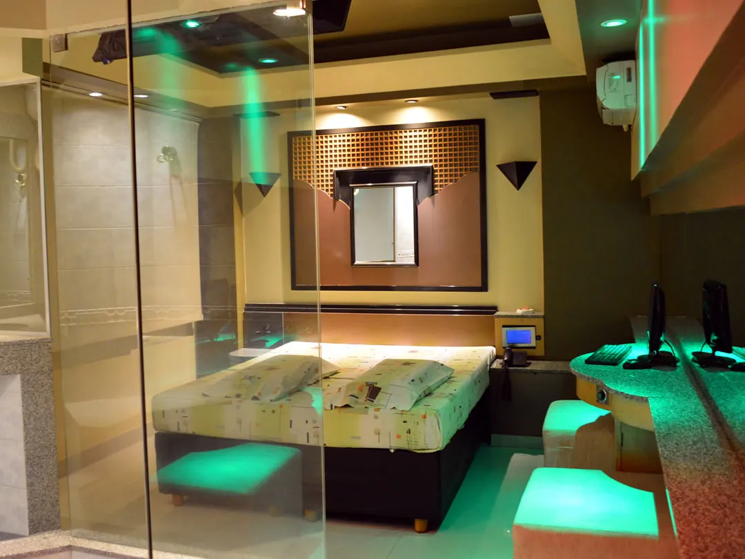 Suite Normal con Cochera Privada - 1